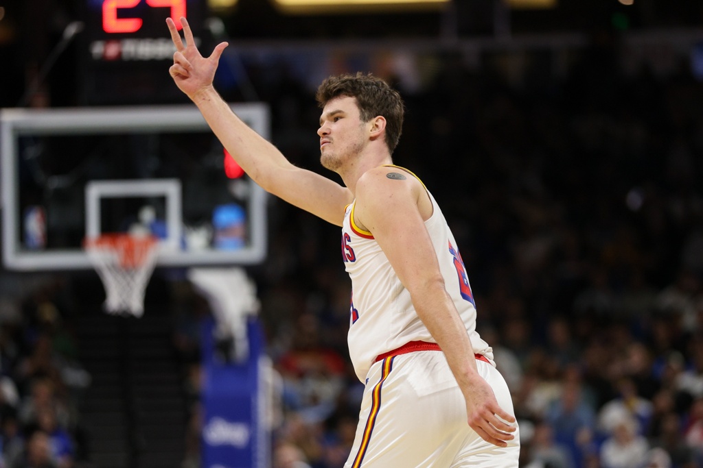 科尔：首发中锋做轮换可能将是常态 波斯特正成长为一个优秀球员